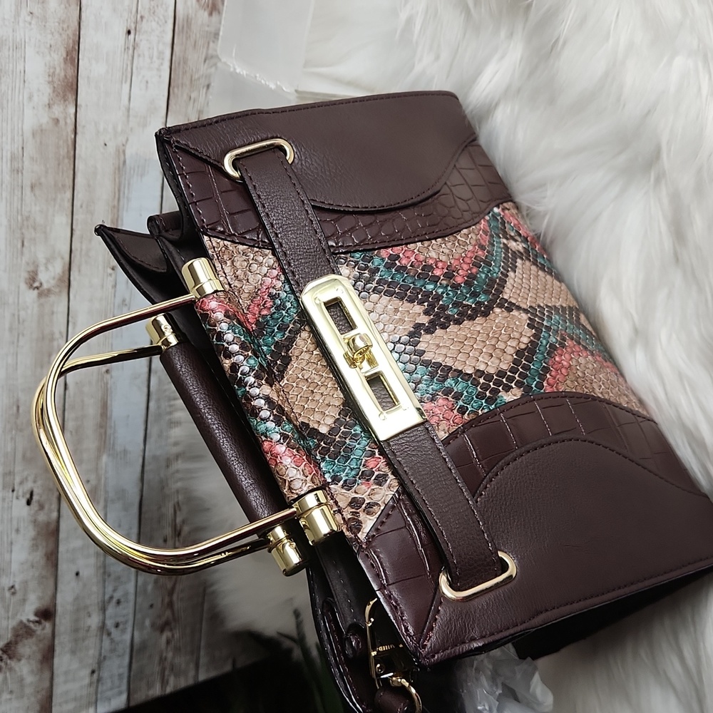 Gianni Bini, Chocolate Brown W/snakeskin panel purse, with gold hardware. - Picture 6 of 11